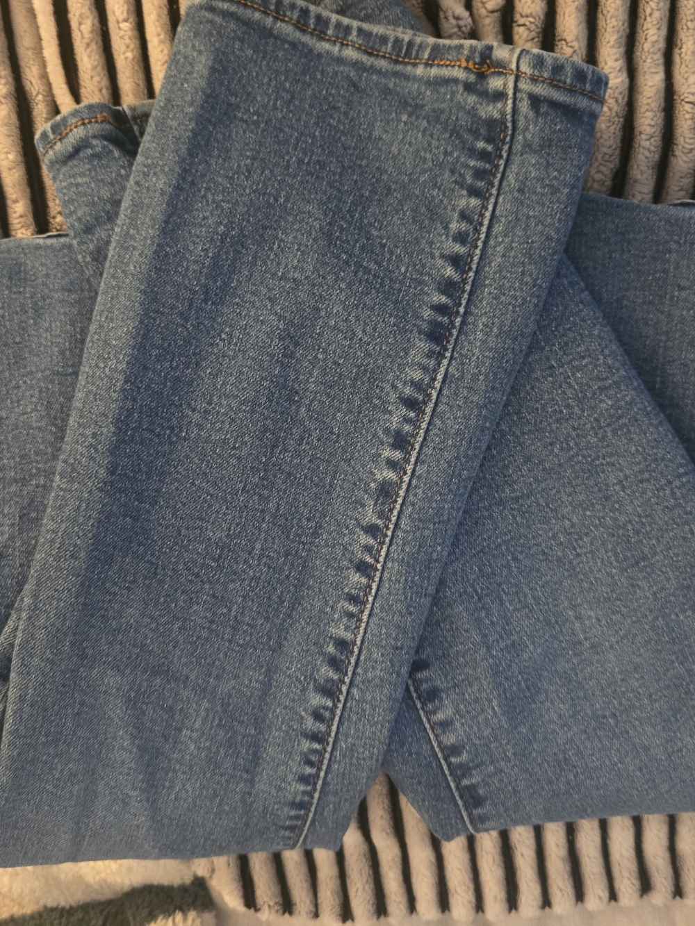 Classic High-Rise Wedgie Straight Women's Jeans (Size 32) - Picture 8 of 8